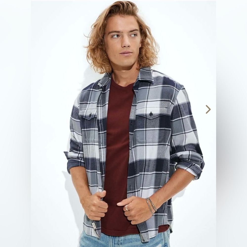 AMERICAN EAGLE Men’s Super Soft Everyday Button-Up Plaid Shirt, size M